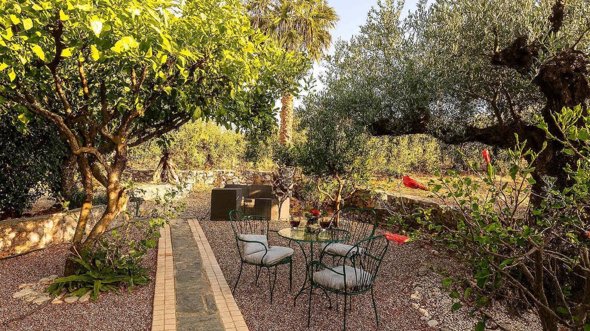 Lefktro Apartment | Stoupa Oasis - Spitiko Garden Getaway