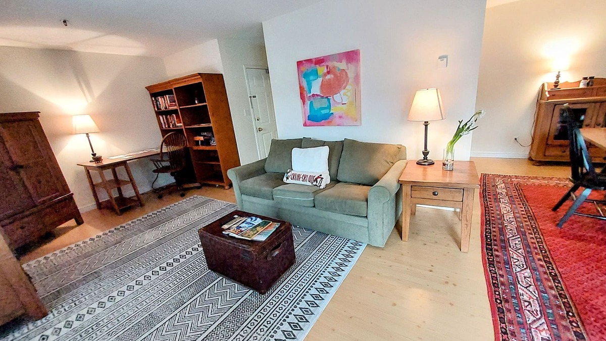 Stowe Village Historic District Condo | Stowe Village Hideaway▪︎Seasonal Rental▪︎Summr/Ski22-23▪︎Walk Evrywhre+Ski Shutl