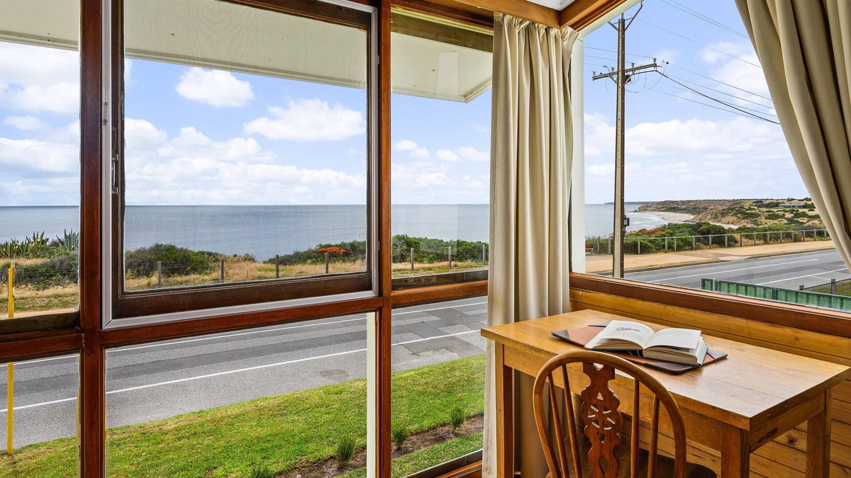 Port Willunga House | Strandhus ~ Port Willunga - Rich history, breathtaking ocean views, and fine art ~ experience Port Willunga, authentically