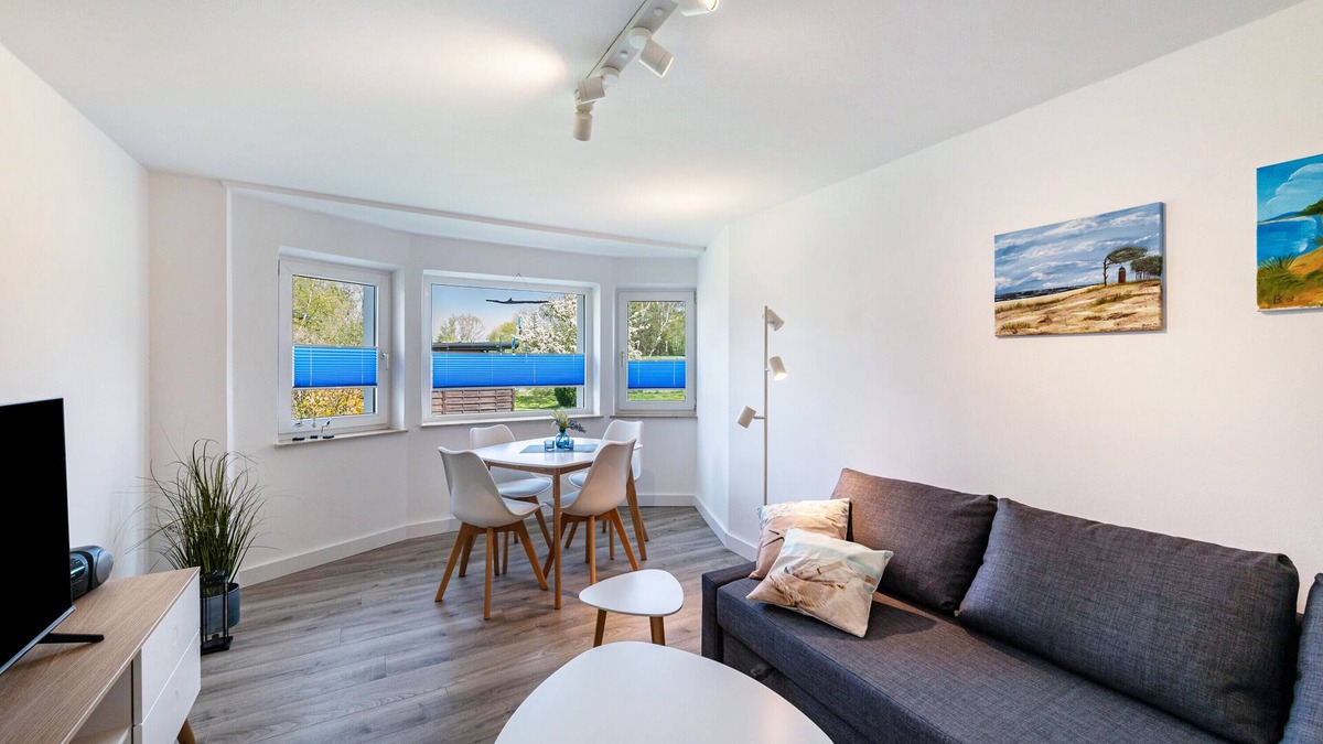 Dierhagen Ost Apartment | 'Strandnahe Ferienwohnung 1' with Private Terrace, Private Garden and Wi-Fi