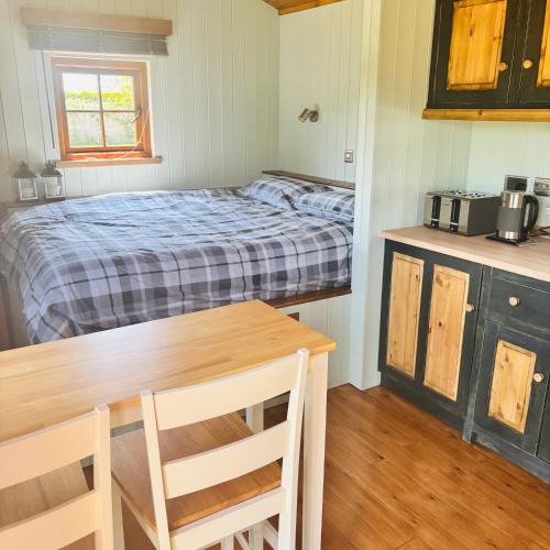 Snitterfield Cabin | Stratford Bespoke Shepherd Hut