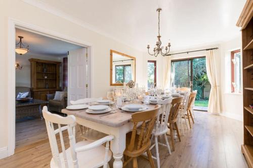 Broughton Hackett House | Stratford House - Perfect for a get together