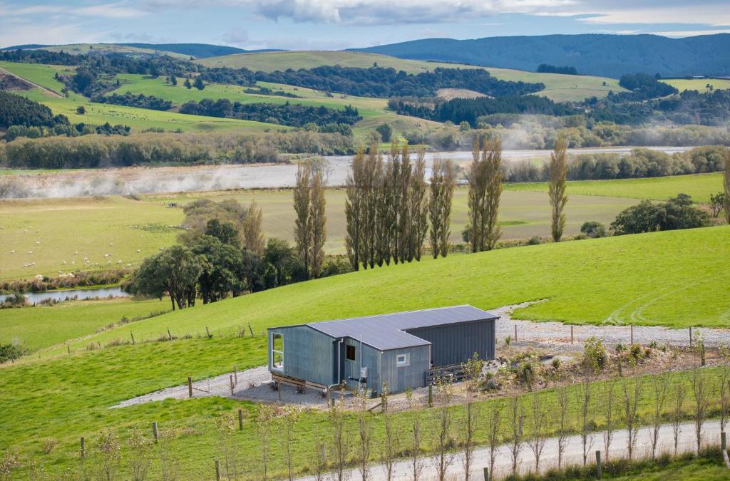Winton House | Strathvale River Cottage - Winton Holiday Home
