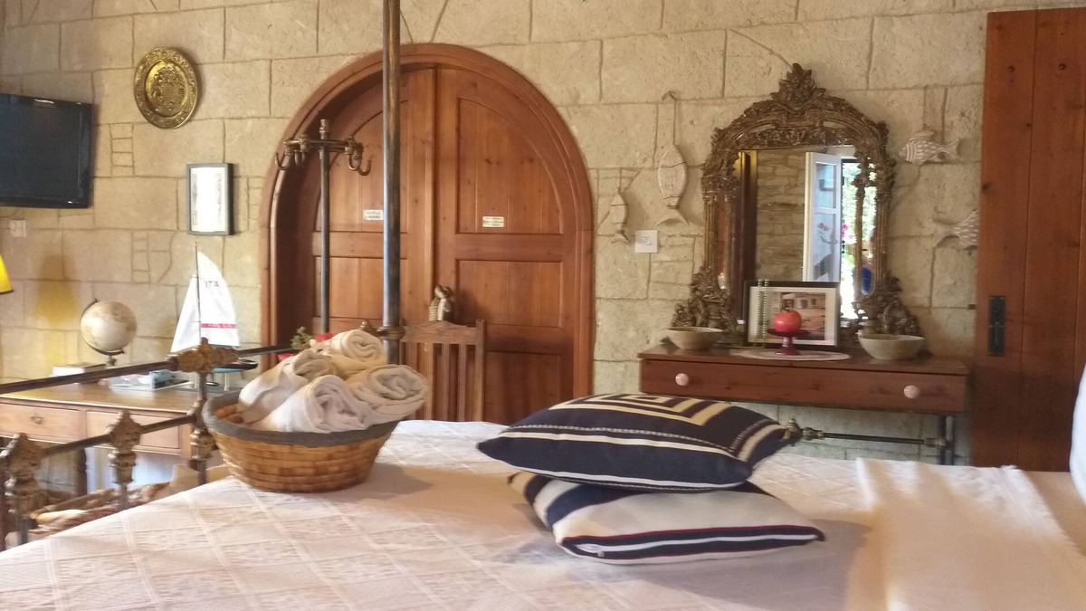 Kalavasos Hotel | Stratos Art Deco House
