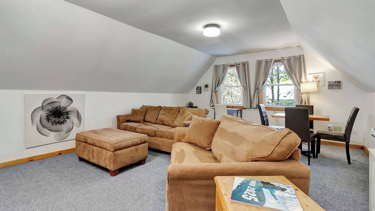 Jamaica House | Stratton; 5 min. Pikes Falls, 1 min. Fire pit, Pets welcome!