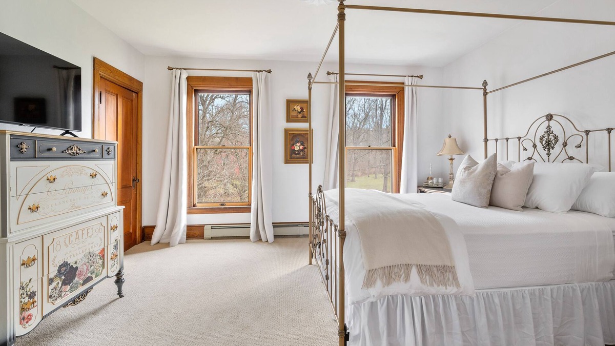 Newfield Bed & Breakfast | Stratton Creek Inn