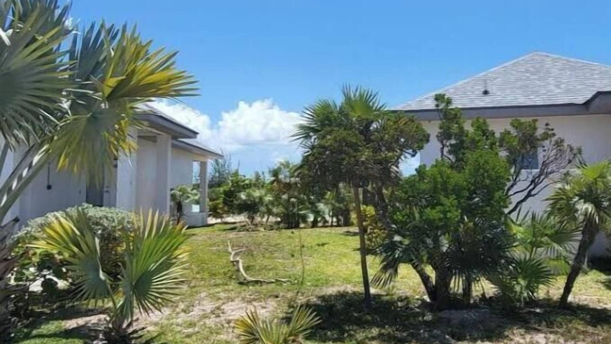 New Bight House | Strawberry Bungalow On Fountain Bay