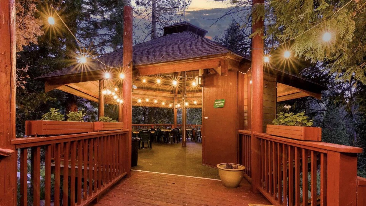 Strawberry Hotel | Strawberry Inn