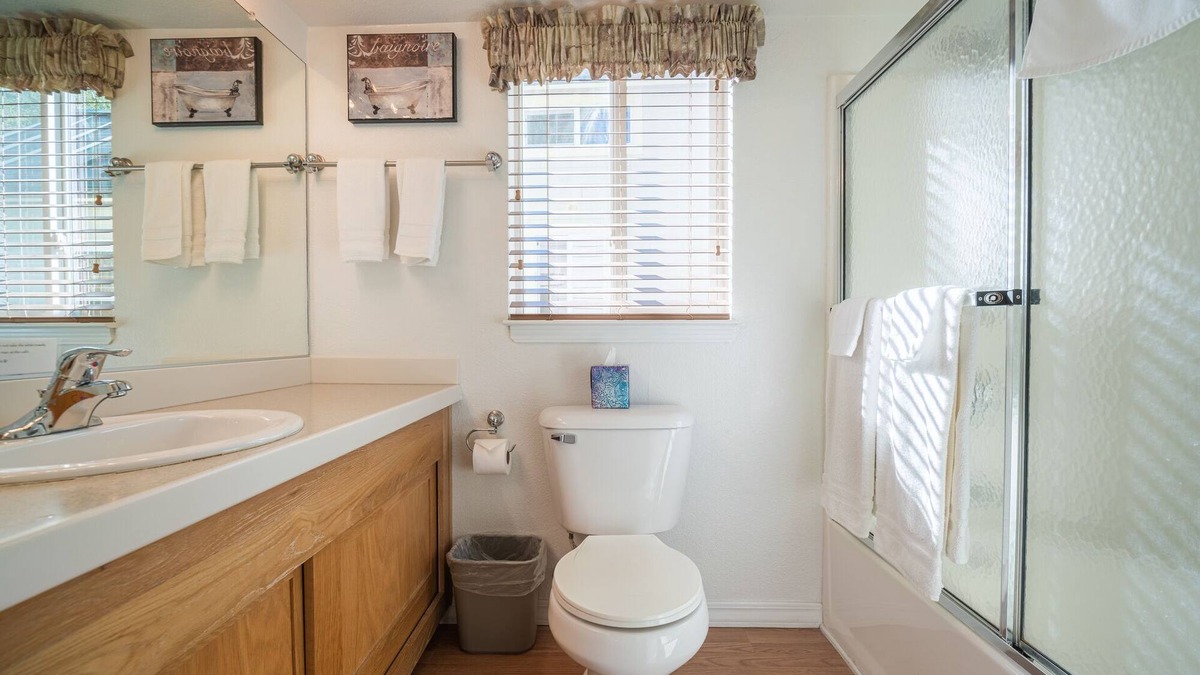 Big Bar Cottage | Strawhouse Resorts on the Beautiful Trinity River