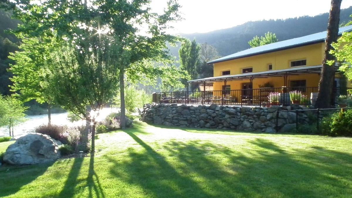 Big Bar Cottage | Strawhouse Resorts