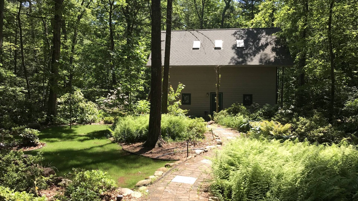 Rawley Springs House | Stream-Side Guesthouse In beautiful Rawley Springs