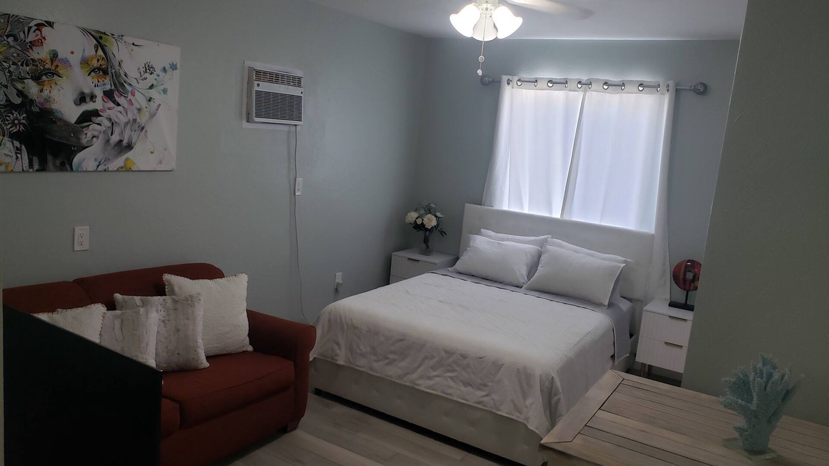 Sarasota Springs Apartment | Streamlined & Chic Getaway Studio in Amazing Sarasota