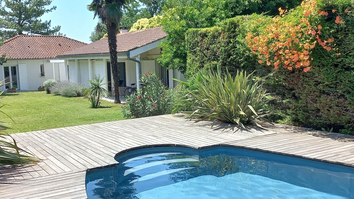 Pont des Demoiselles-Montaudran-La Terrasse House | Street level house not overlooked with private pool