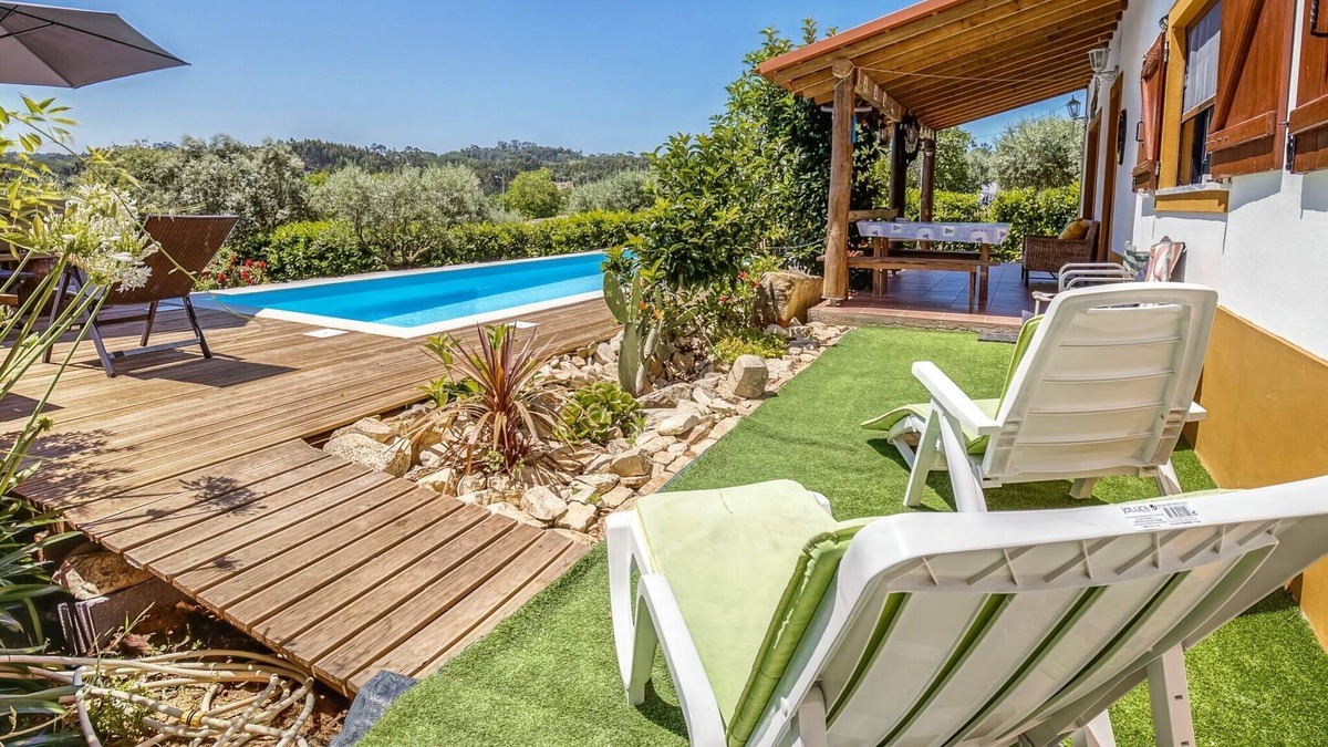 Camparca House | Striking Holiday Home in Carcavelos with Swimming Pool
