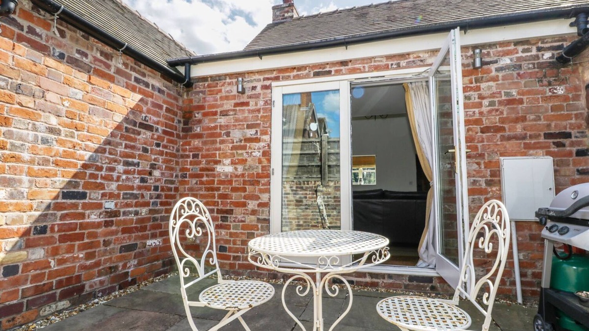 High Ercall Cottage | STRINE VIEW COTTAGE, pet friendly, with open fire in Crudgington