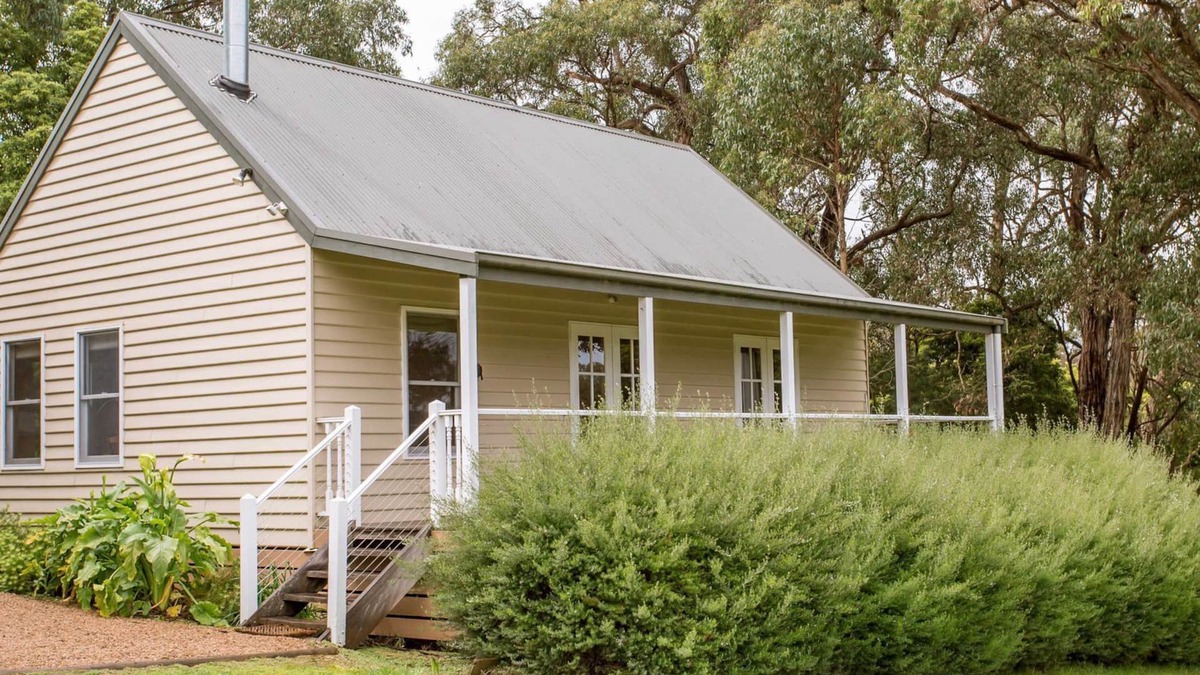 Red Hill South Hotel | Stringybark Cottage B&B