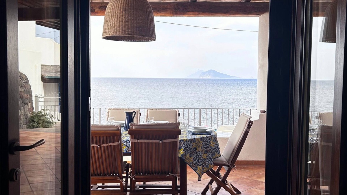 Acquacalda Cottage | Strongyle-Aeolian-style cottage on the beach with beautiful terrace and W-fi