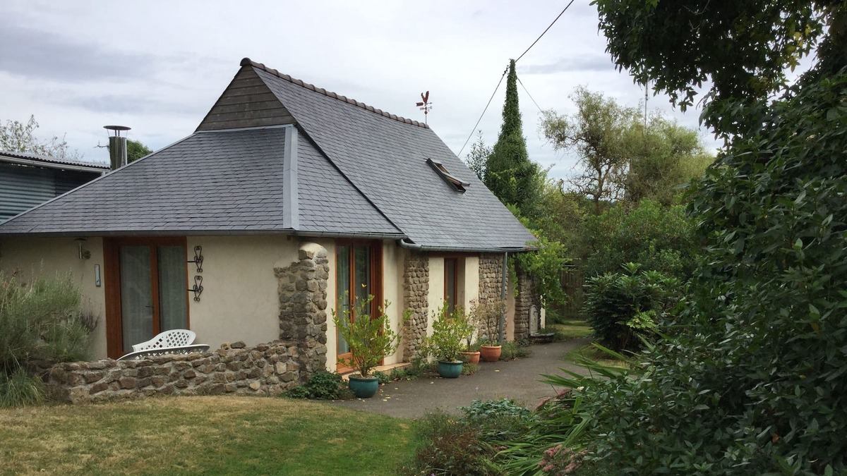 Saint-Berthevin-la-Tanniere Cottage | Stunning, private gite in beautiful countryside location