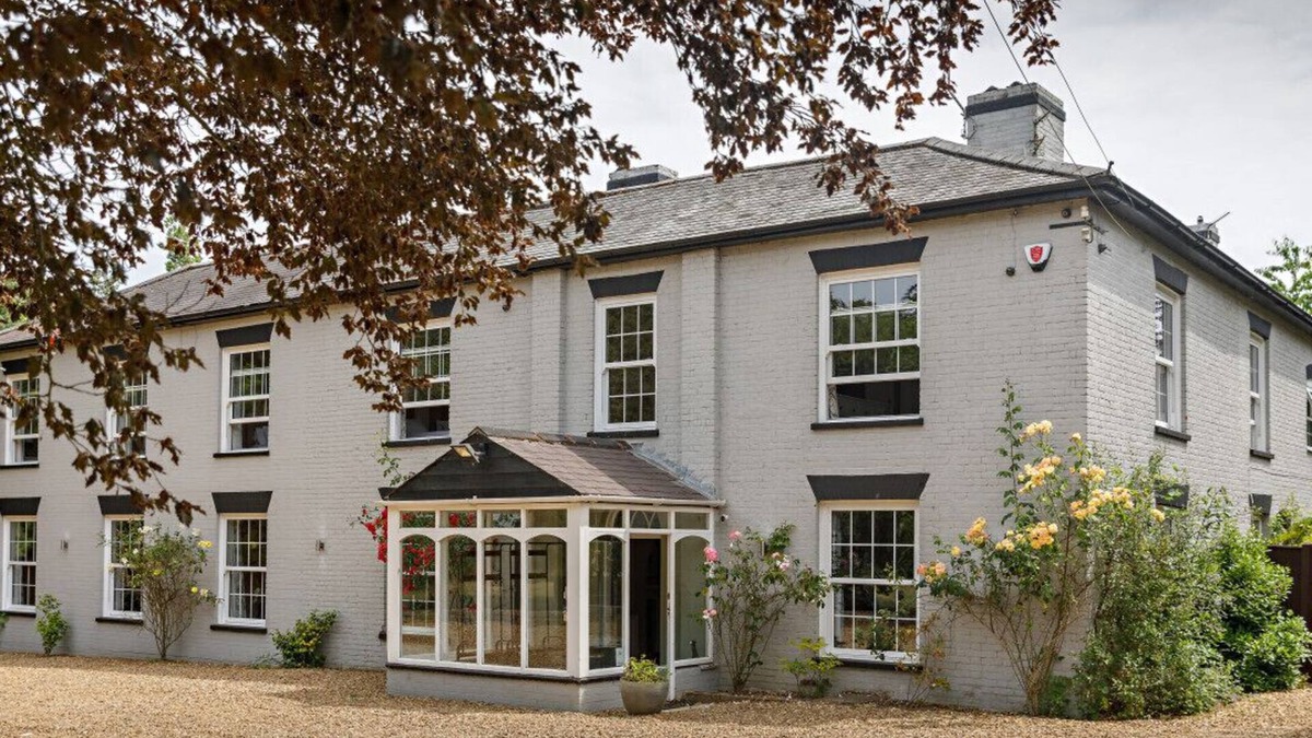 Norwich House | Stubbs House, Loddon, sleeps 20, 2 hot tubs