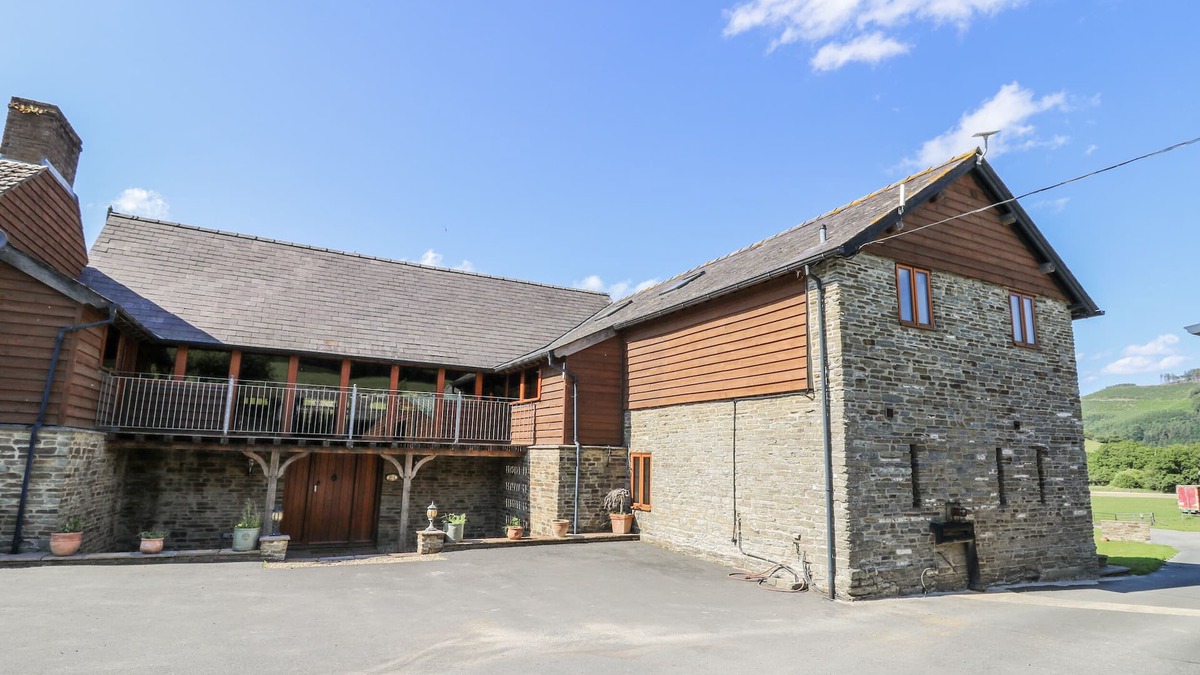 Tirabad Cottage | STUD FARM HOUSE, pet friendly, luxury holiday cottage in Knighton