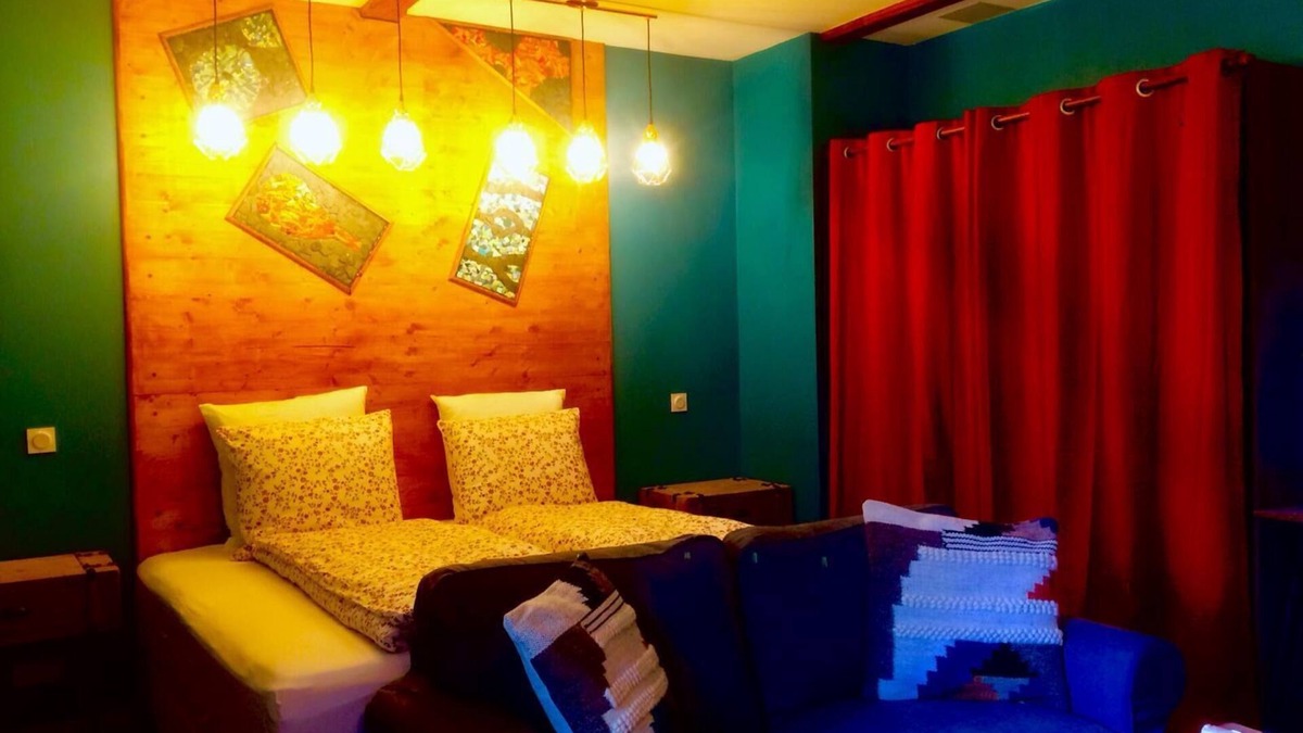 Saint-Etienne-de-Boulogne Apartment | Studio-Oversized-Ensuite with Jet bath-Mountain view-Kig size