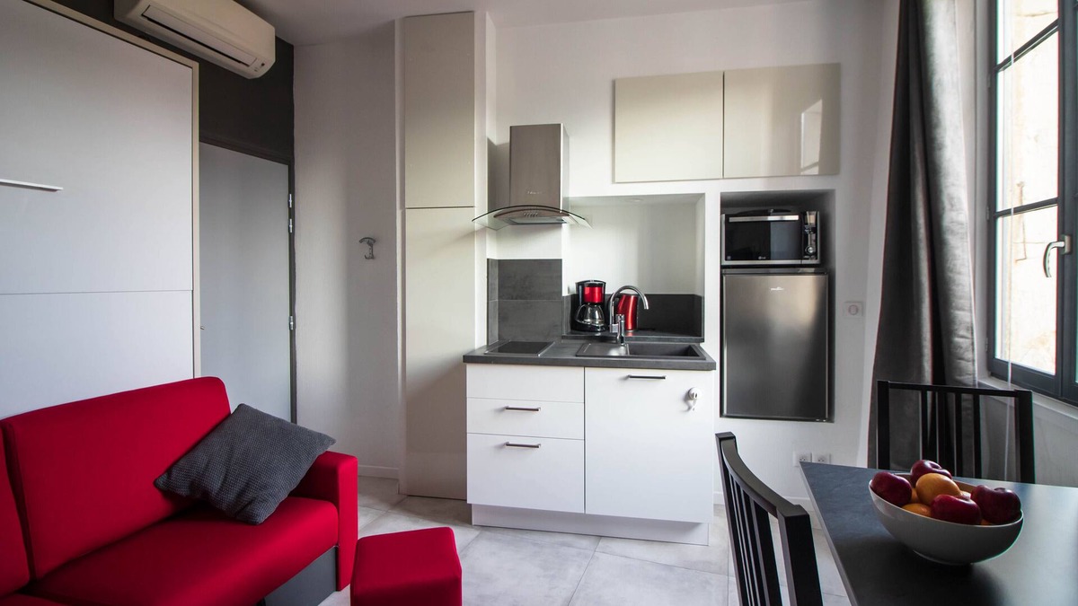 Saint-Paul-Trois-Chateaux Apartment | Studio-Superior-Private Bathroom-Landmark view-Le Studio