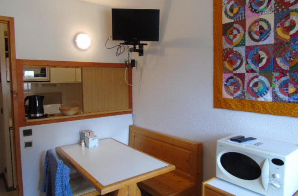 Valfrejus Apartment | Studio à Valfréjus près des pistes, balcon ouest, 3 pers - FR-1-561-39