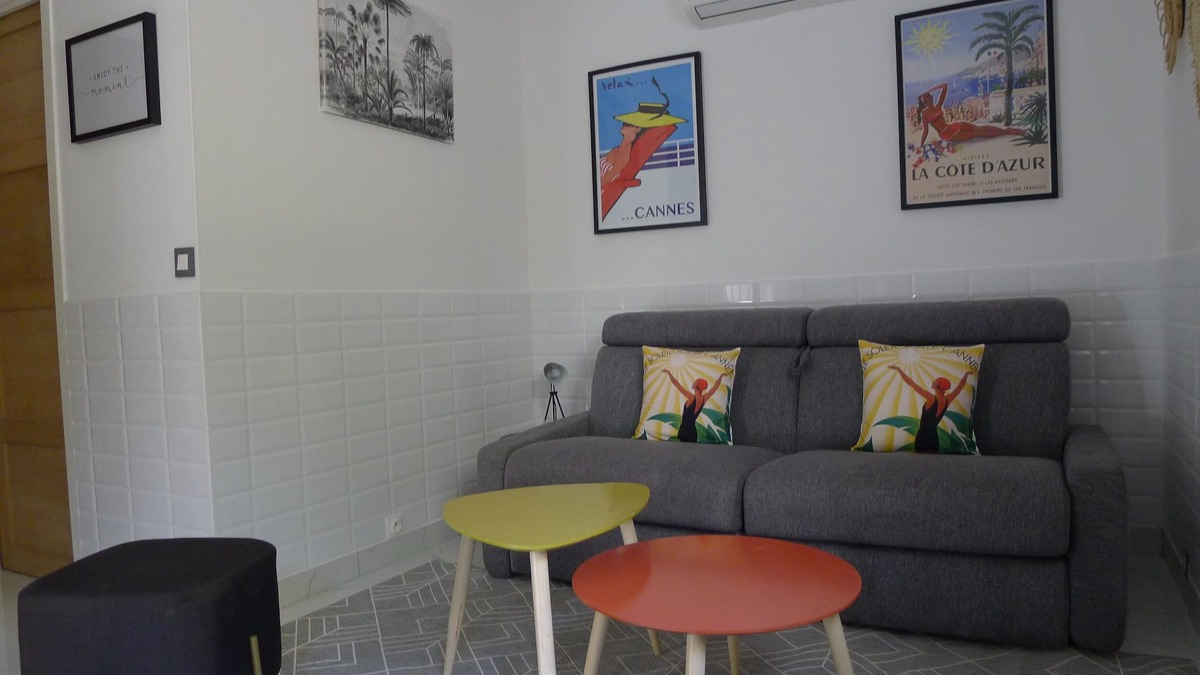 Cannes Apartment | Studio 100 meters from the Croisette and beaches.
