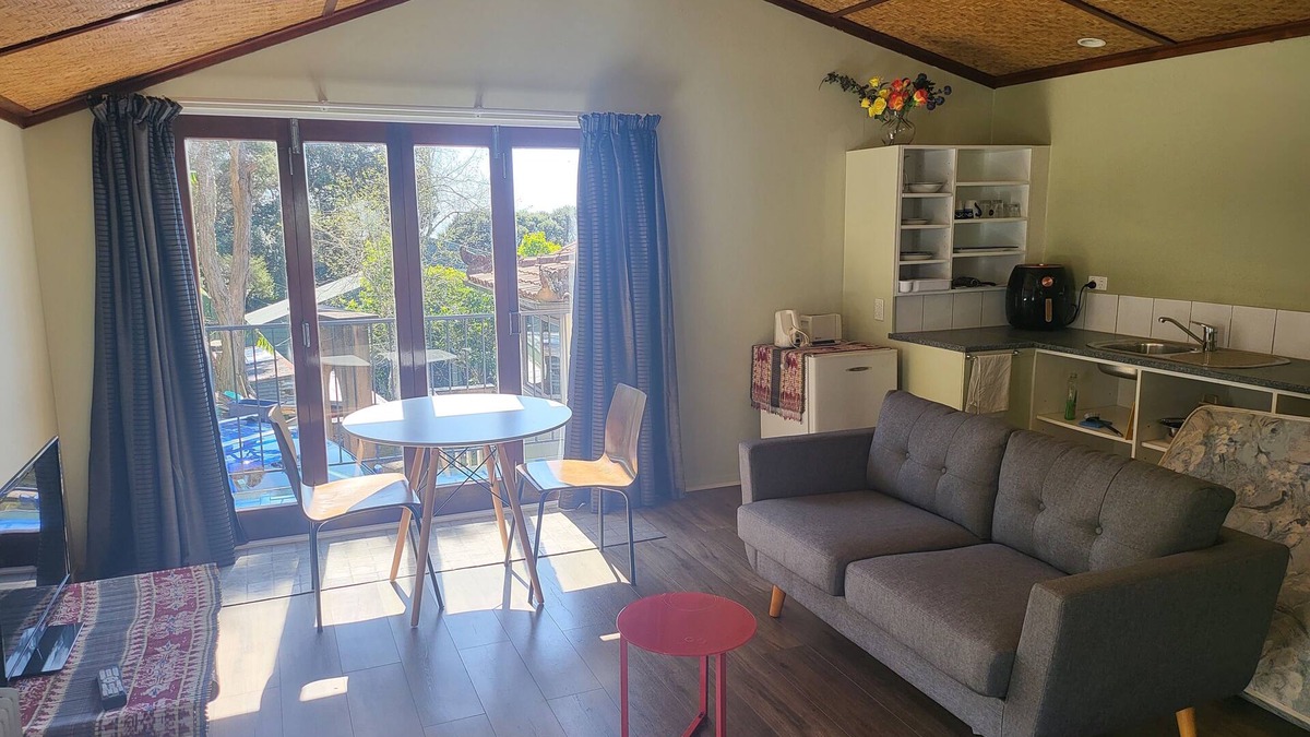 Onetangi Apartment | Studio 10min walk to Onetangi beach