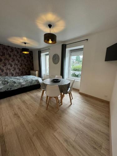 Mayenne Apartment | Studio 2ème étage - Centre-ville - Local vélos disponible