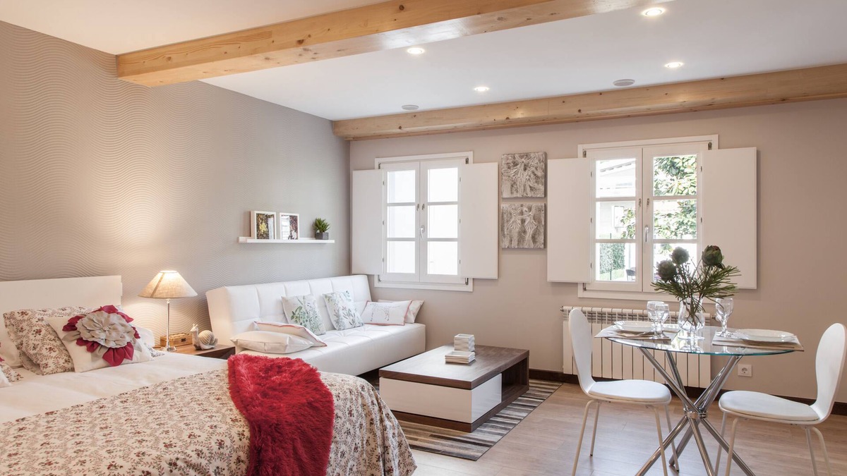 Santiago de Compostela Apartment | Studio 2B - 3 pax - 3 min walking cathedral - garden - terrace - wifi- elevator