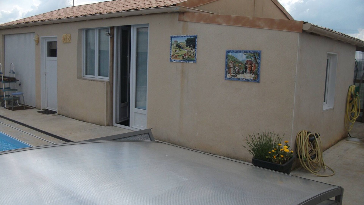 Sainte-Gemme-la-Plaine Apartment | STUDIO 22 m², private terrace 40 m², shared swimming pool, quiet location!