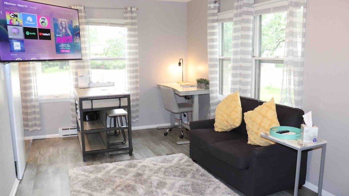 Oswego Apartment | Studio| 2 min drive to Downtown Oswego
