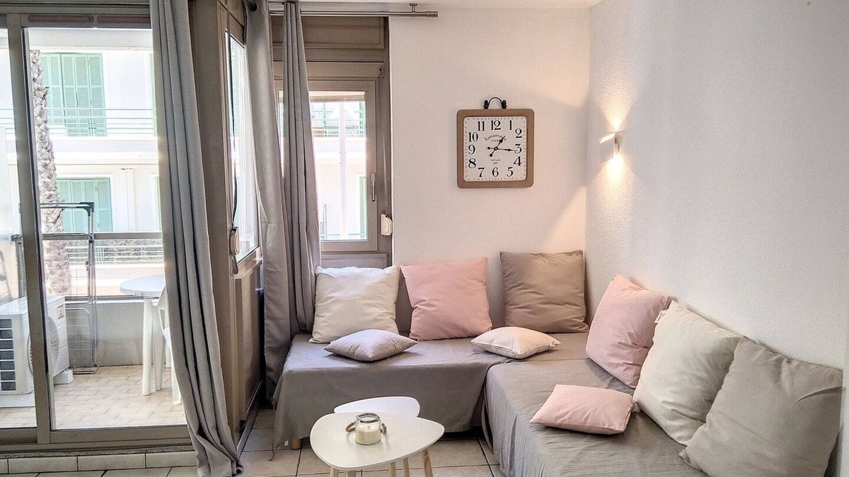 Juan-les-Pins Apartment | Studio 201 Bord de mer Résidence Graziella