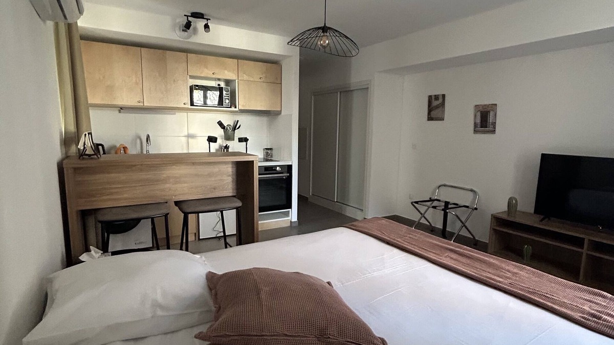 Velaux Apartment | Studio 25m2 air-conditioned and fully equipped