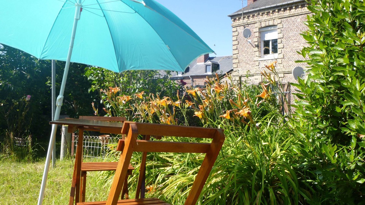 Dieppe Apartment | Studio 27m² for 2 with WIFI + garden + barbecue + shed for storing bicycles