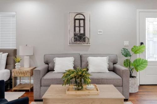 Grant Hill Apartment | Studio 3 Min to Downtown Beaches Freeways Airport