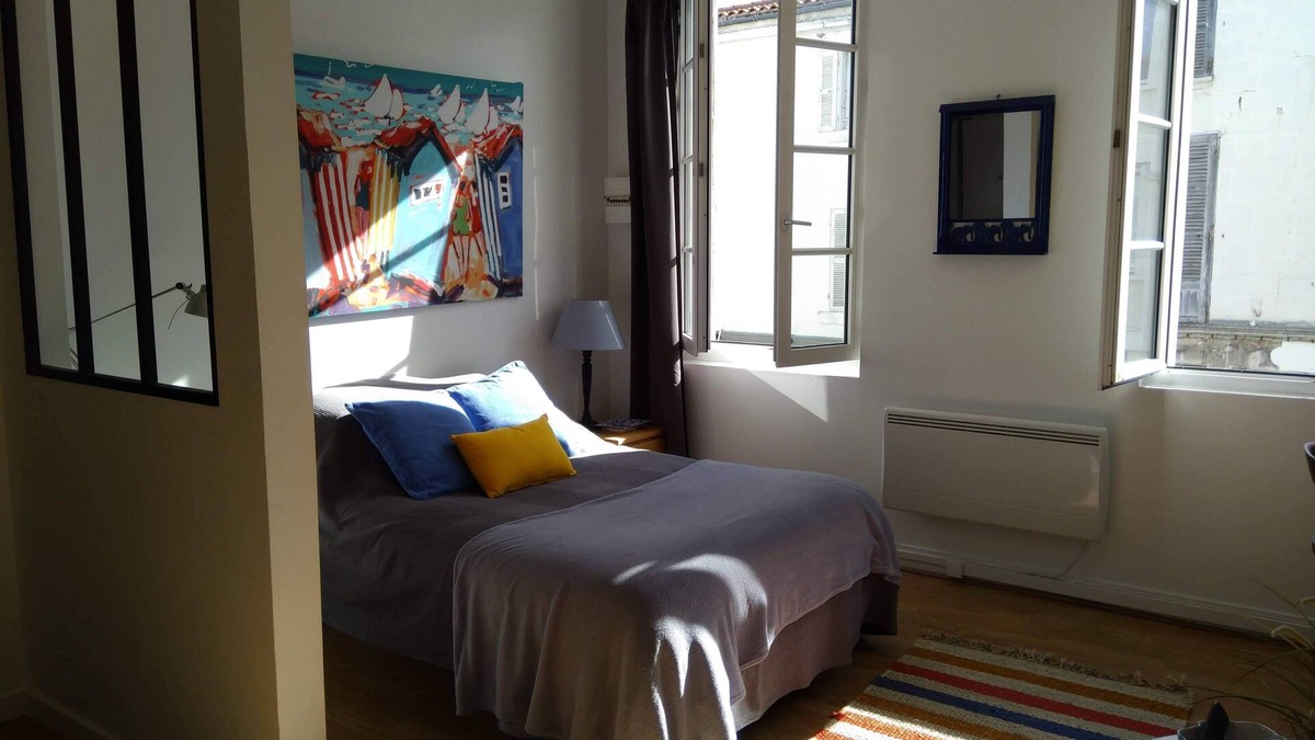 Rochefort Apartment | Studio 30 m² classified 2 * full downtown Rochefort