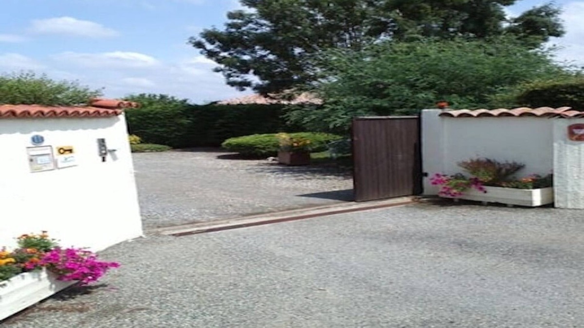 Lherm Apartment | STUDIO 30 M2 ground floor sleeping area and terrace