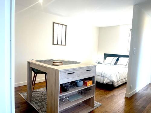 Polminhac Apartment | Studio 30m2, parking, 2 pers, 10 min d'Aurillac