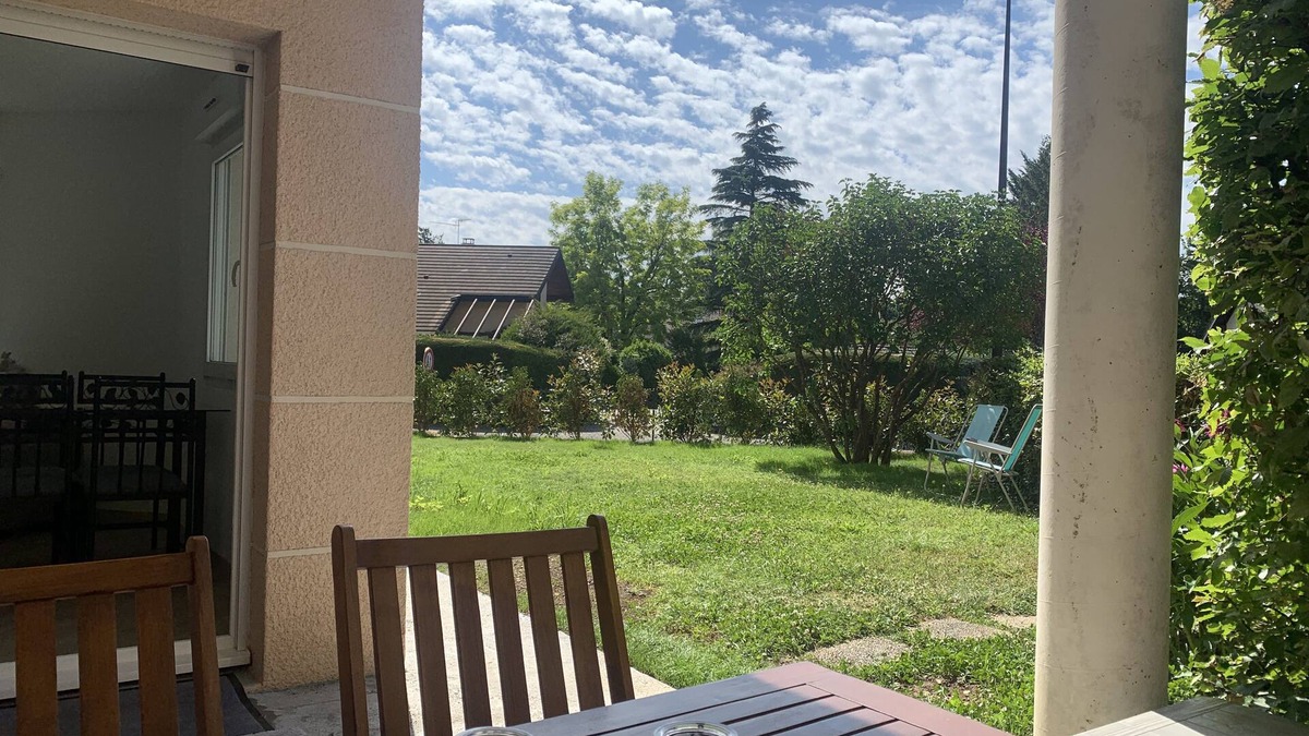 Divonne-les-Bains Apartment | Studio 32 m2 with garden