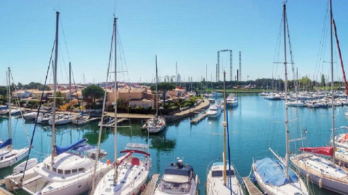Cap d'Agde Apartment | Studio 34 m² with separate sleeping area 4 per fully equipped facing port malfato