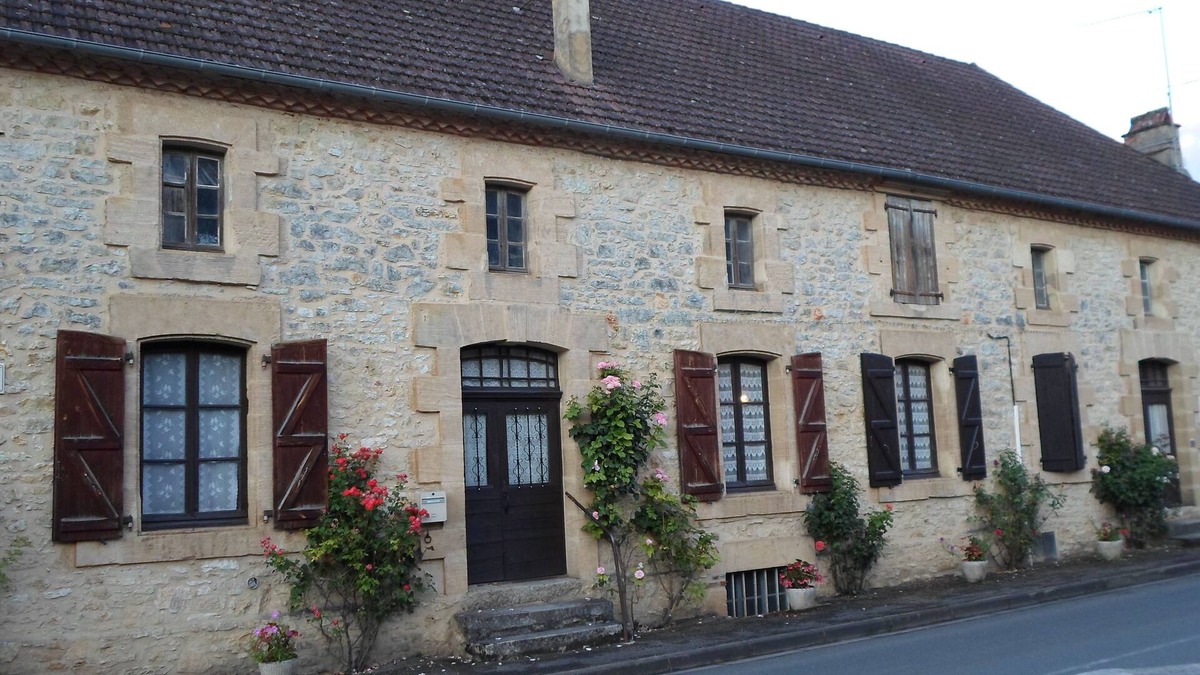 Daglan Apartment | Studio 35 m2 with view of the old mill canal near downtown rue de la gare