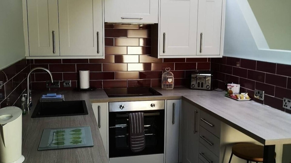 Bilbrough Apartment | Studio 3A, The Carriage House, York 5m. Village.