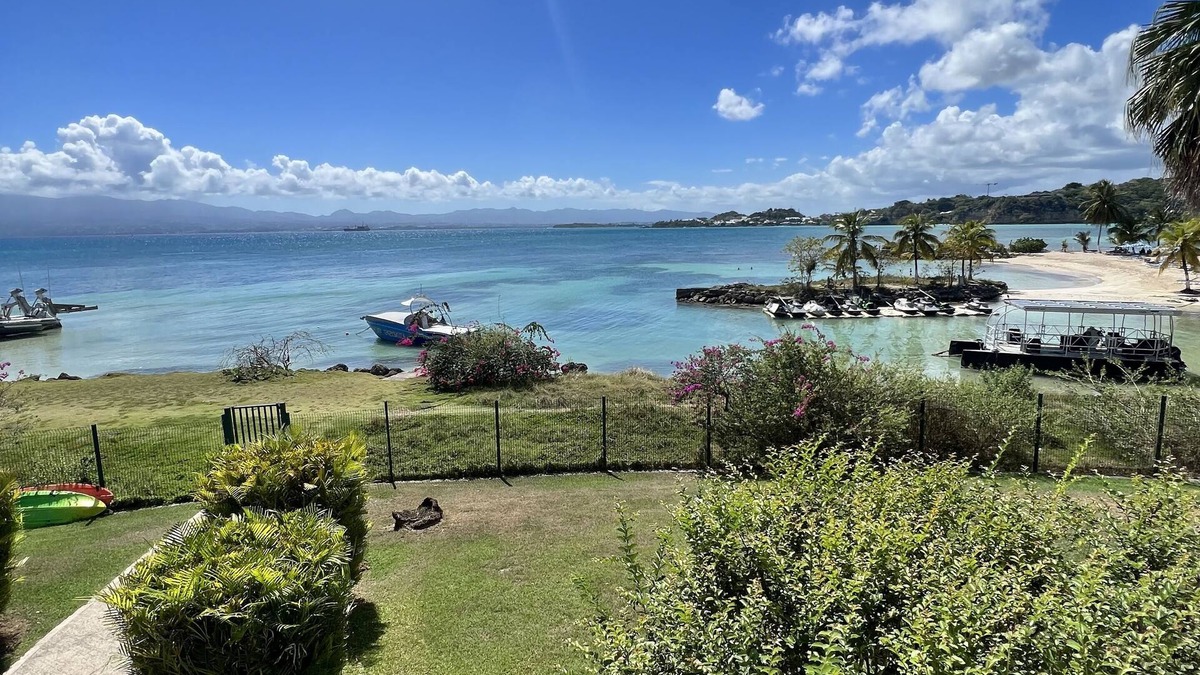 Perinet Apartment | Studio 4 au Gosier, Avec vue mer de Face et Plage de Sable Blanc à 20 Mètres