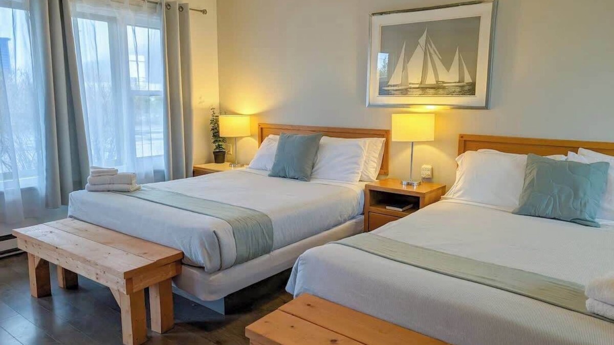 Ste Anne de Beaupre Apartment | Studio 4 | 2 Min Waterfront | BBQ & Fireplace