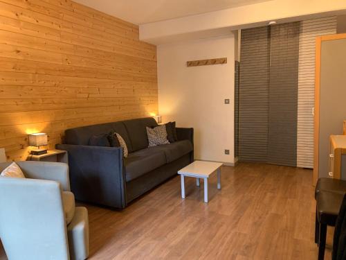Brides-les-Bains Apartment | Studio 4 Pers avec Balcon et Wifi au Centre de Brides-les-Bains, Proche Thermes et Remontées Mécaniques - FR-1-512-278