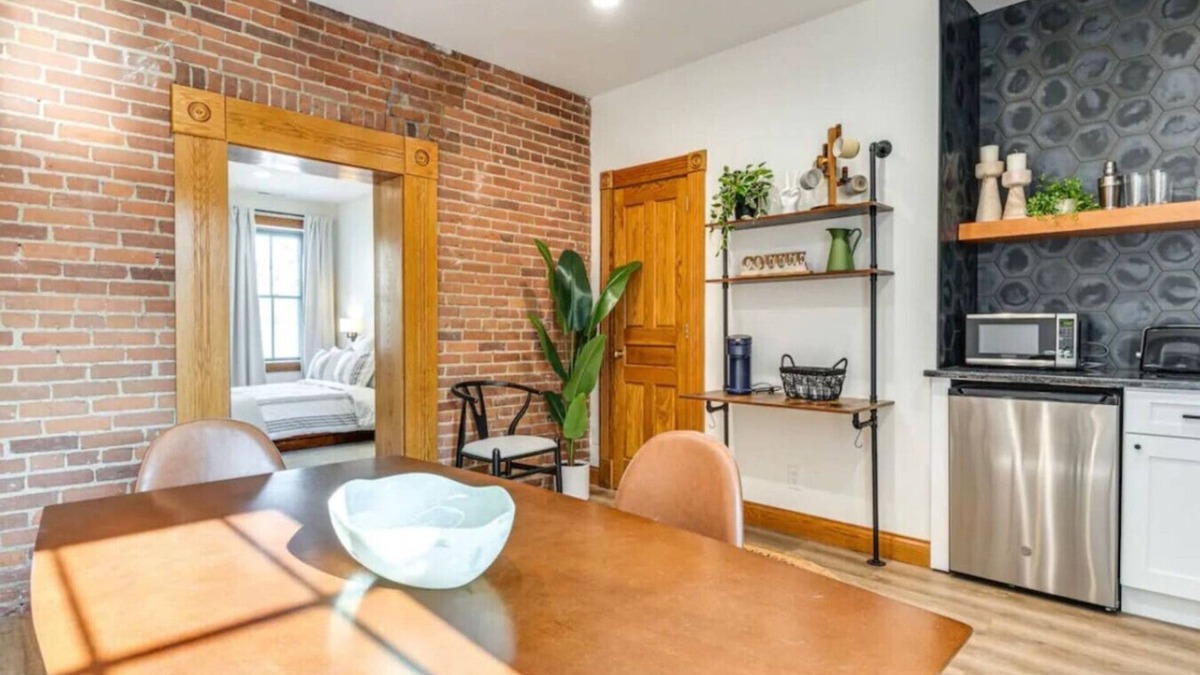 Lockerbie Square Apartment | Studio 500: Downtown Gem + Free Parking & Pets OK!