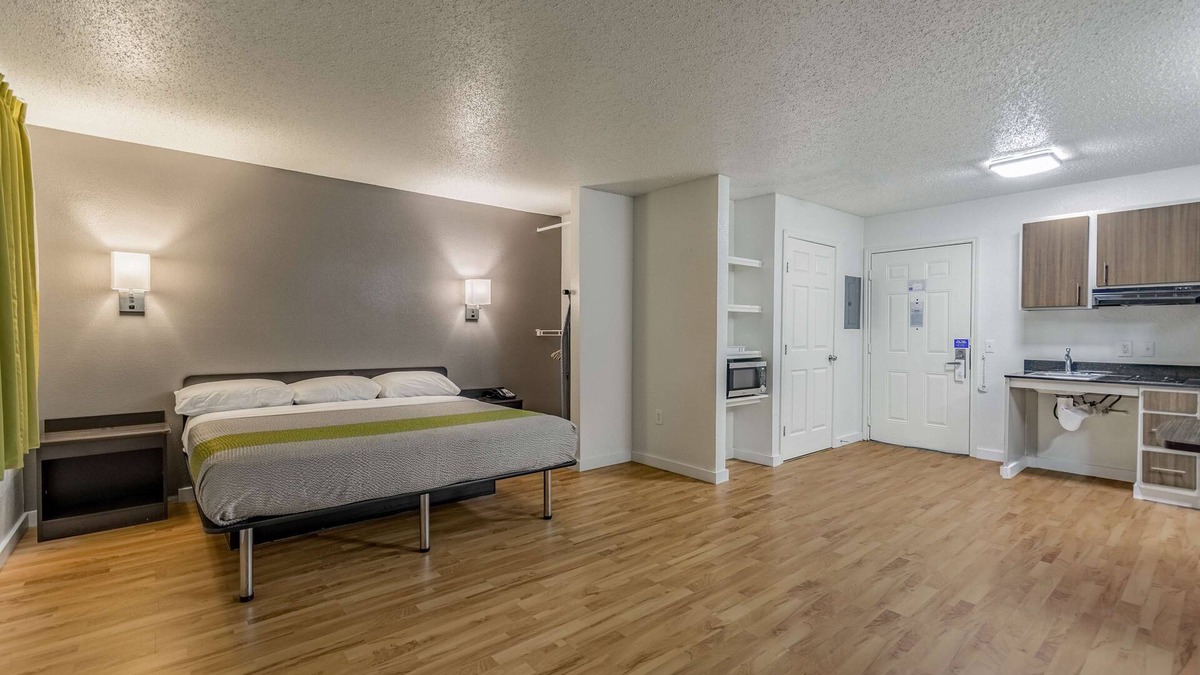 Northwest Dallas Hotel | Studio 6 Dallas, TX