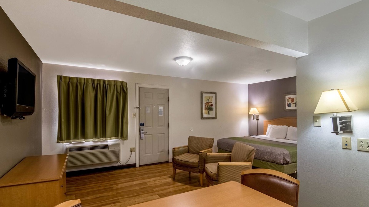 Lubbock Hotel | Studio 6 Lubbock, TX - Medical Center